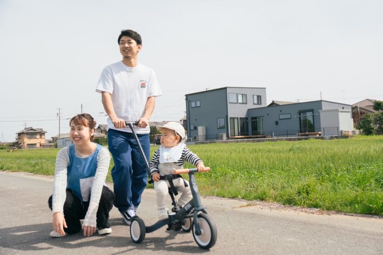 ハウスクラフトの暮らし「緑に囲まれたお家と家族」